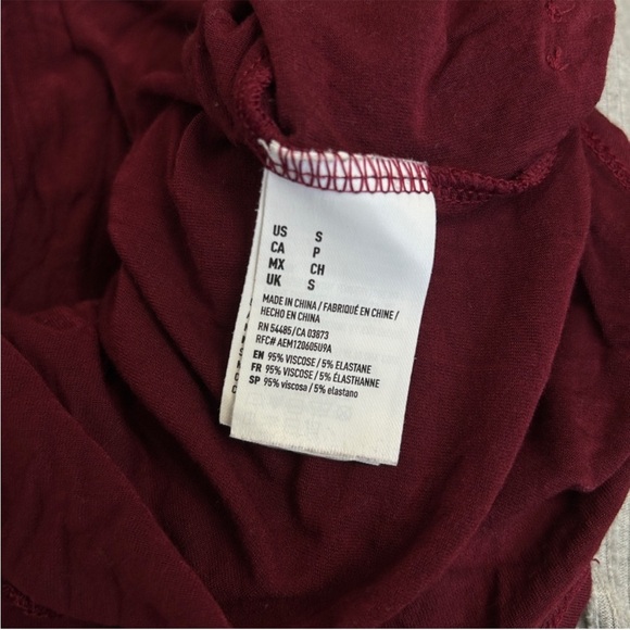 AMERICAN EAGLE OUTFITTERS Burgundy Navy Blue
3/4 Sleeve Jegging T Size Small - Picture 7 of 7